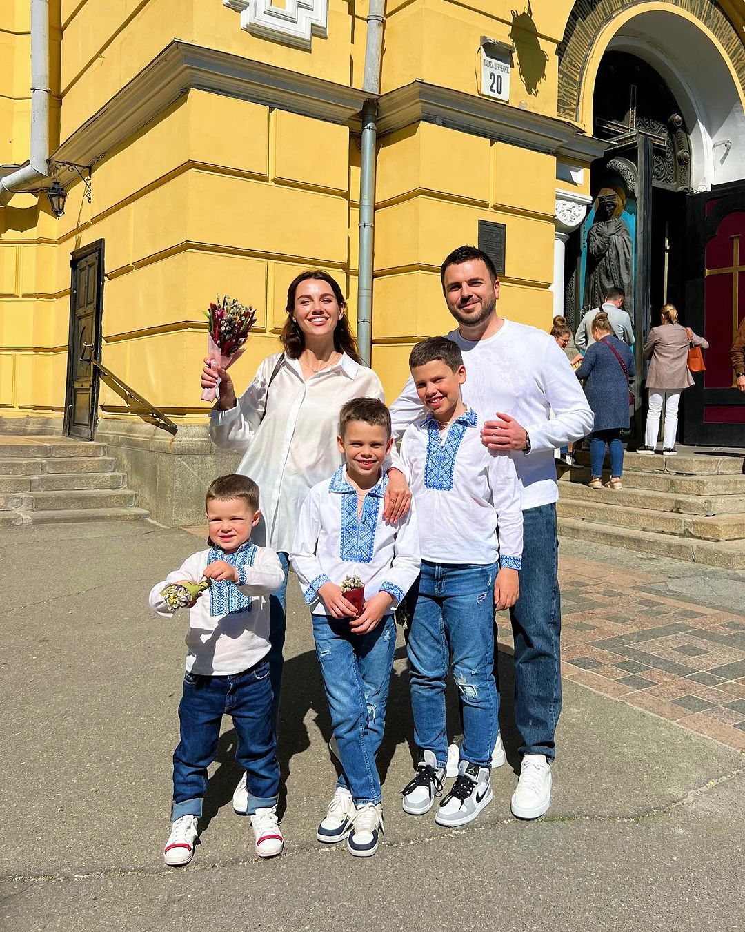 Чужих не буває: 6 українських зірок, які планують усиновити дитину, або вже це зробили